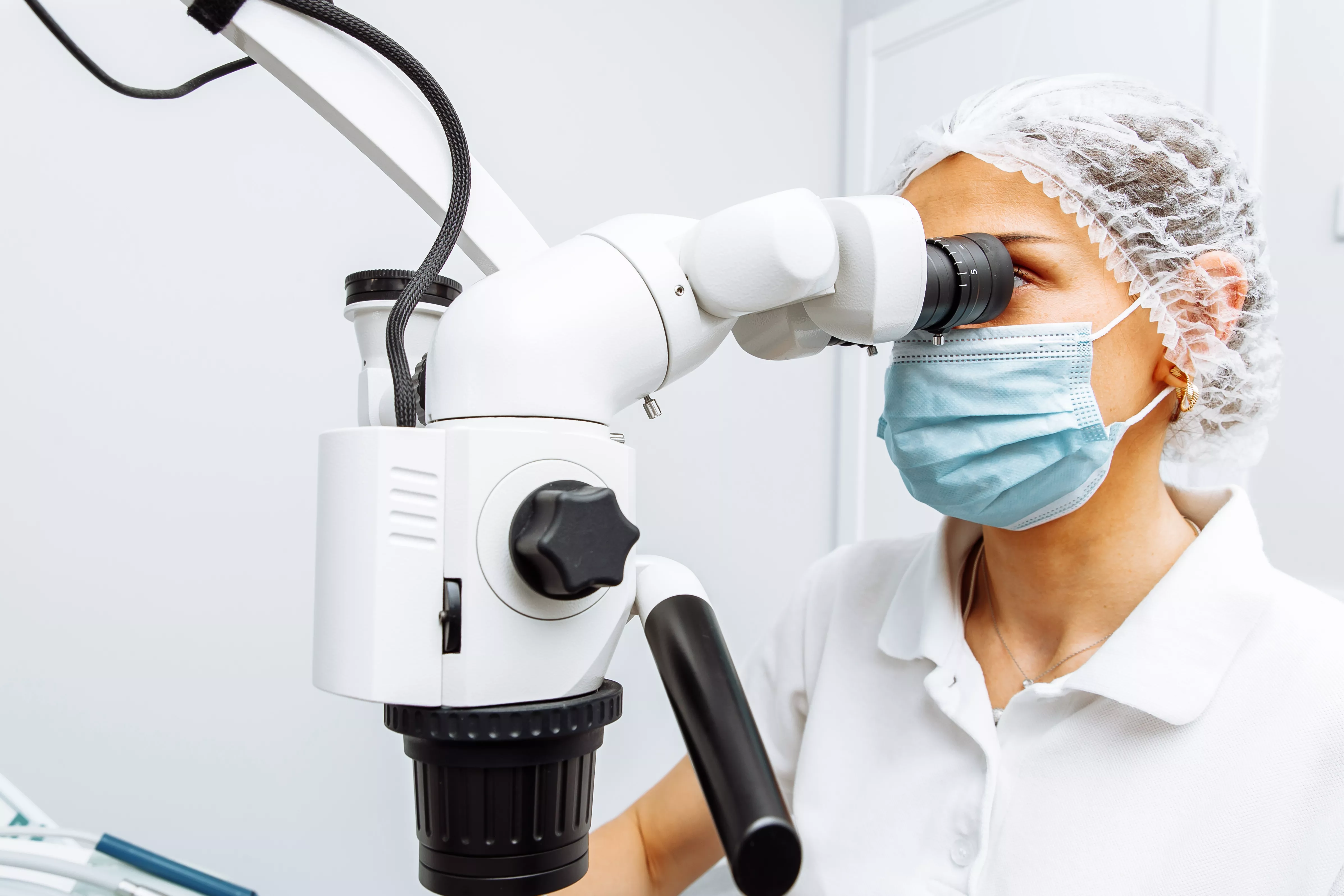 Пломбування каналів зуба під мікроскопом у Києві, Броварах