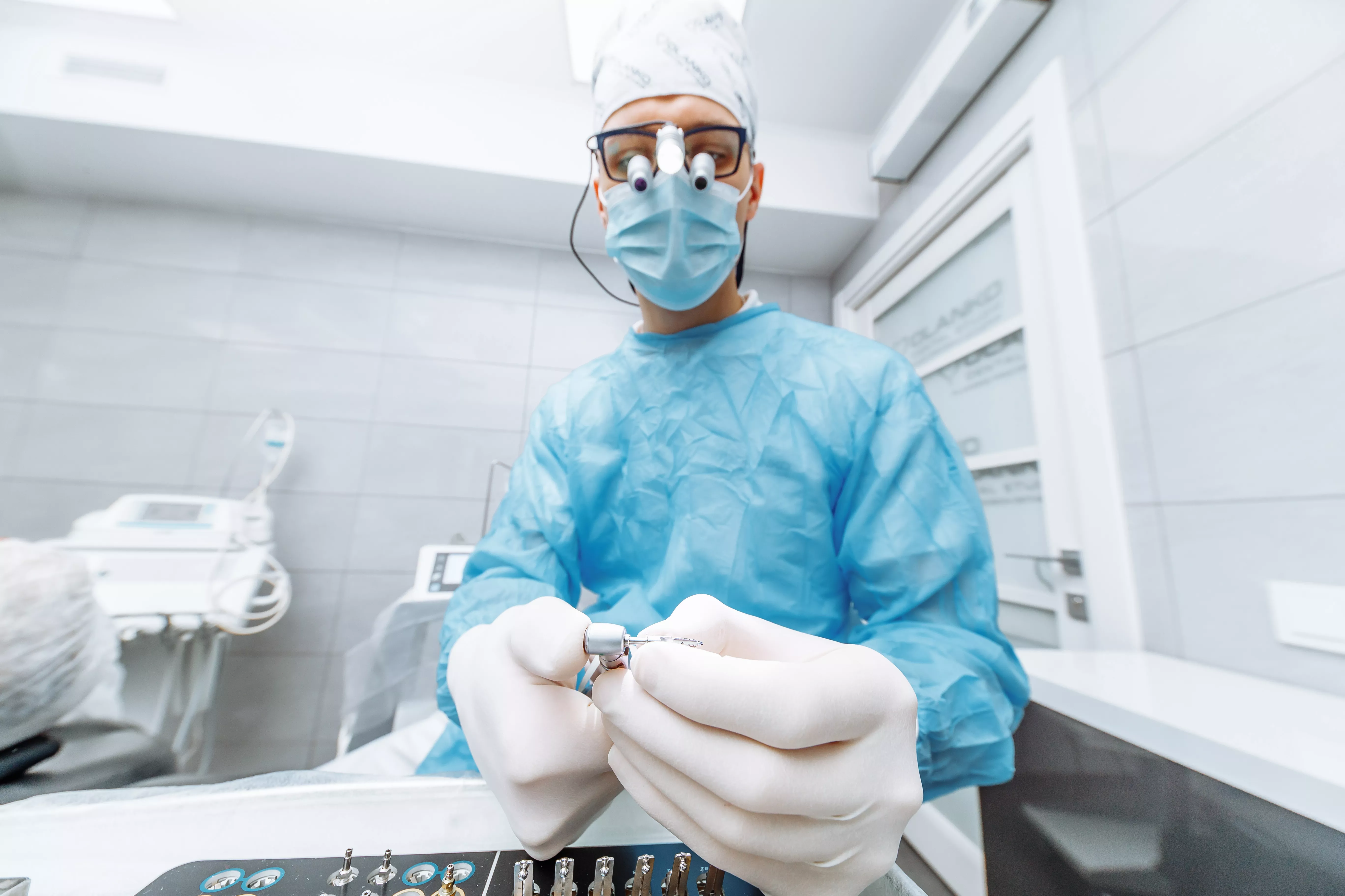 Резекція верхівки кореня зуба