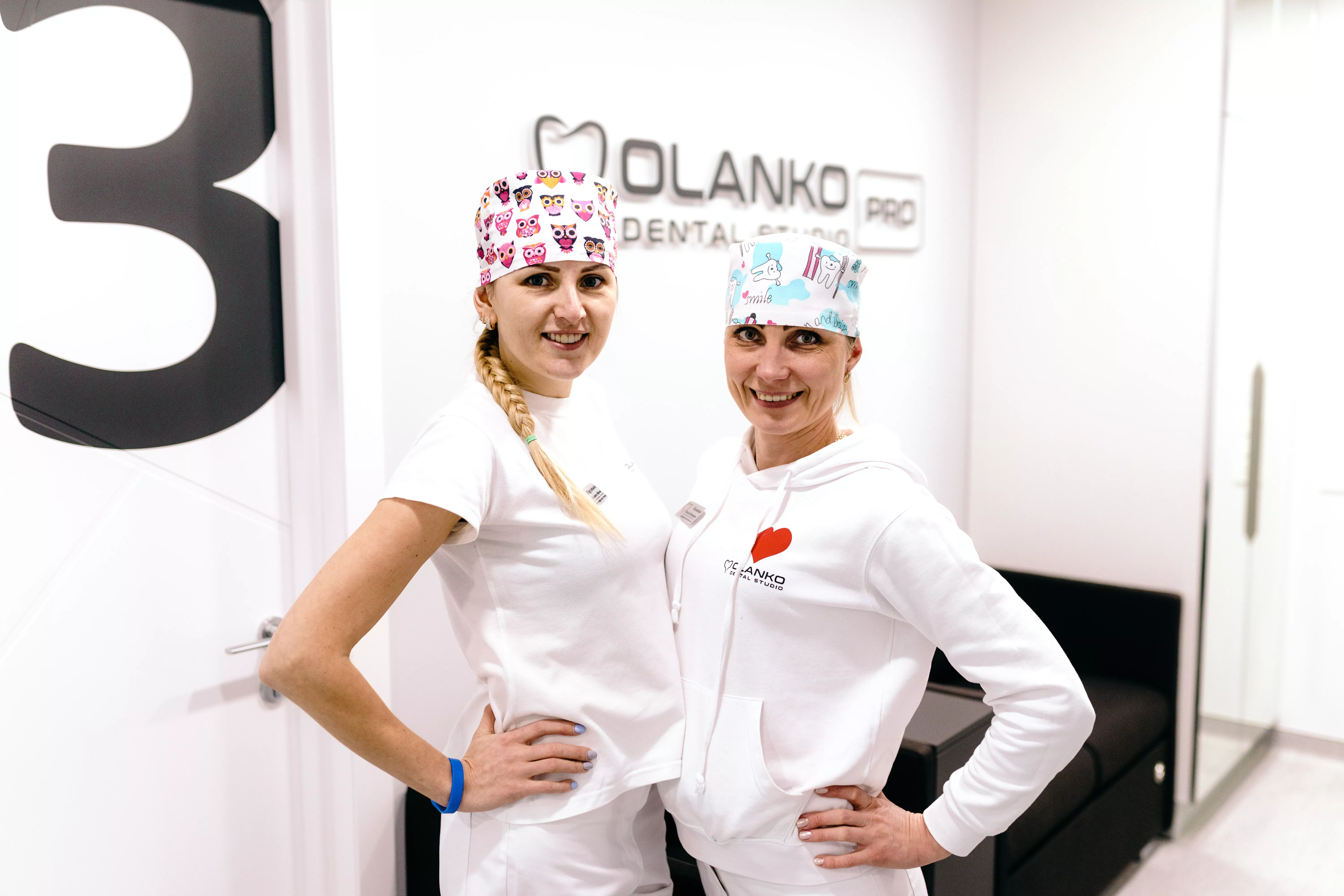 Асистенти клініки імплантації зубів Оланко Бровари Київ