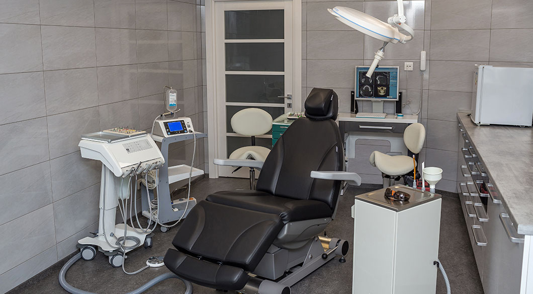 Наш стоматологічний центр має окремий сучасний операційний блок Оланко Бровари Київ