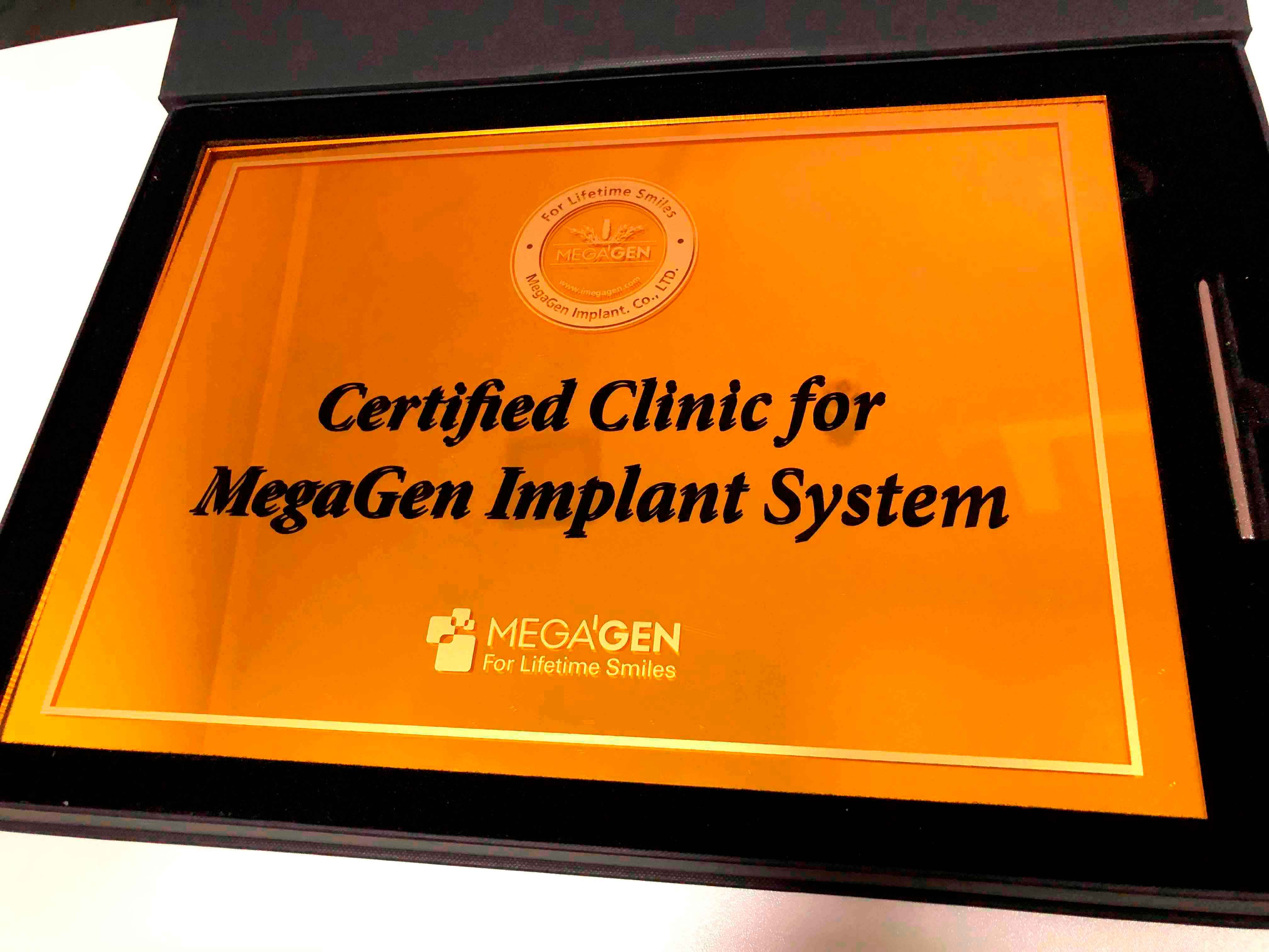 Признанием высокого качества имплантата Мегаджен стала награда независимой Международной организации Надёжное качество